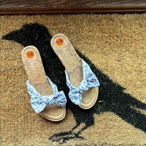 NWT Blowfish Anina Blue Floral Sandals